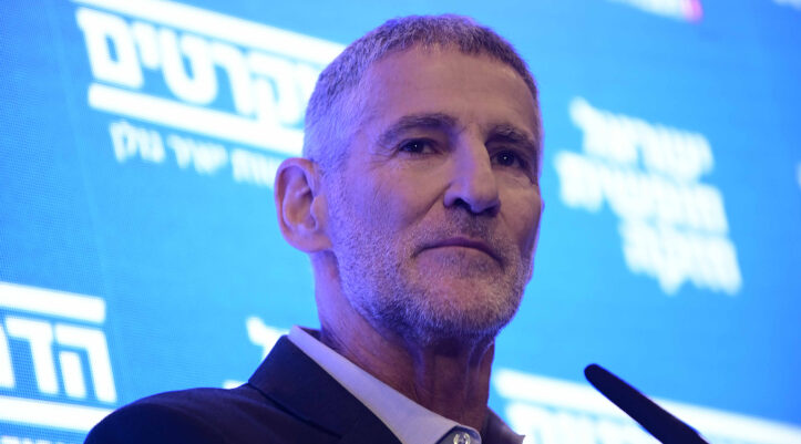 יאיר גולן תחת מתקפה חסרת רסן: על האמת, השקר והניסיון הנואש להשתיק קול אמיץ