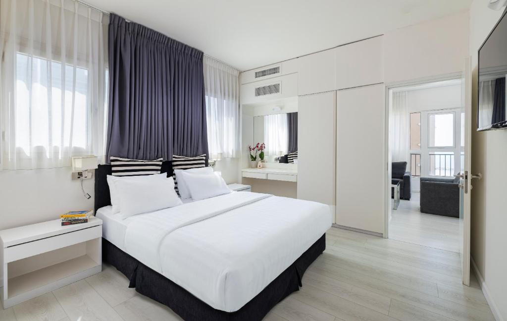Why 2025 Hotel Transactions Demand a Legal Edge—Here’s How