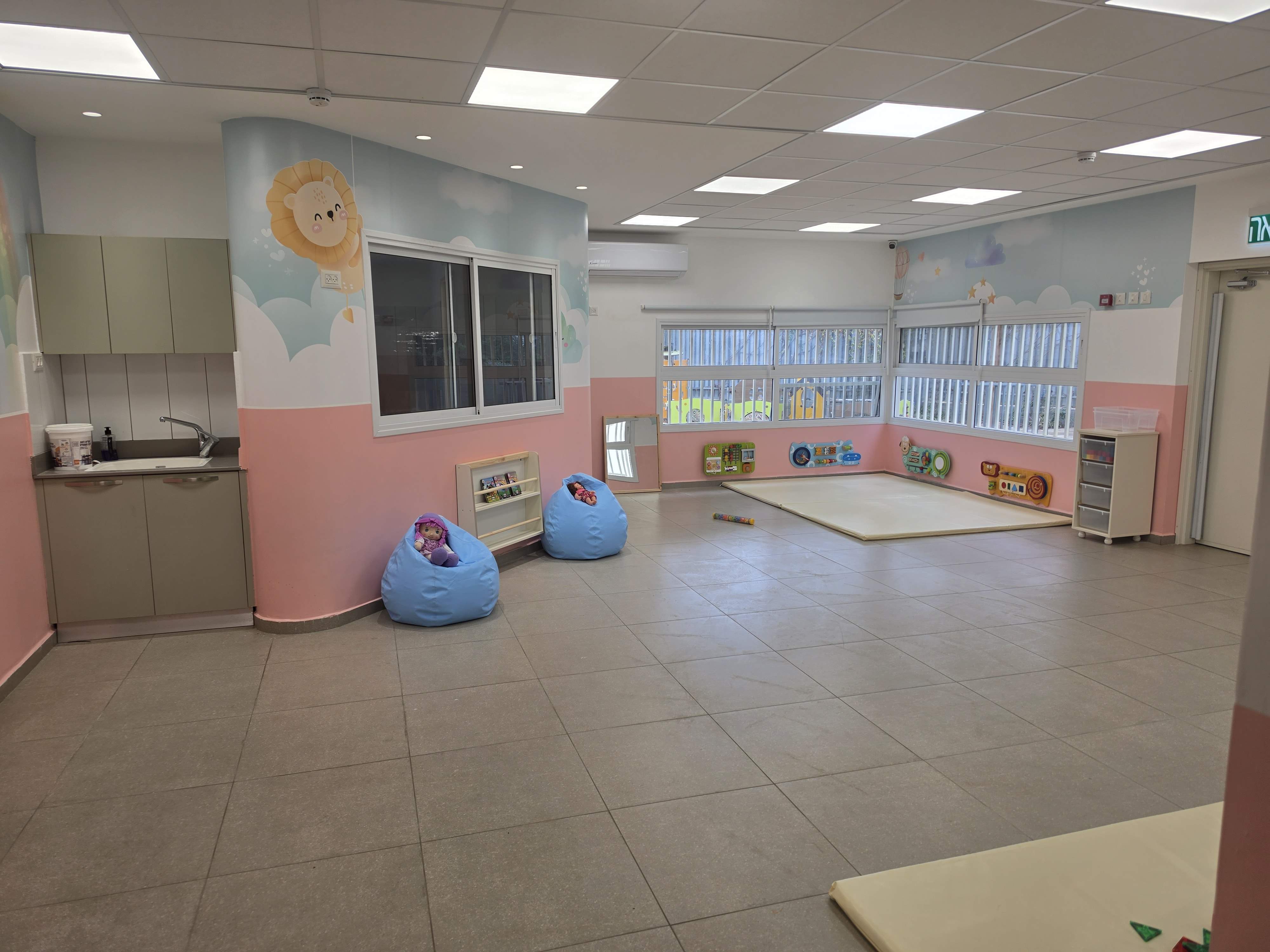 סביבה בטוחה ומחבקת בבית של מירית